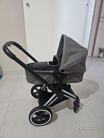 Passeggino giocattolo