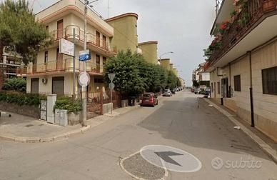 Locale Commerciale con spazio esterno