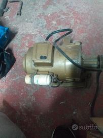 Motore per macchina da cucire