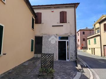 NEGOZIO A POGGIO TORRIANA