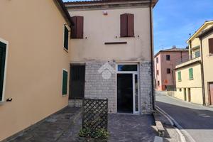 NEGOZIO A POGGIO TORRIANA