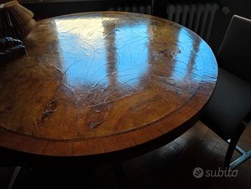 TAVOLO  TONDO RADICA DI NOCE.+4 sedie anni 60