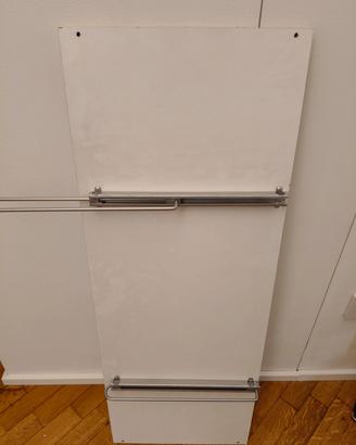 Mensole Ikea con appendiabito frontale