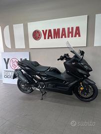 Yamaha TMAX 560 tech max dark magma