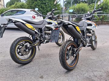 MOTARD UM DSR SM 125cc MOT. A PRILIA LC