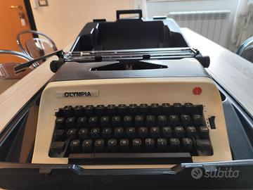 Macchina da scrivere Olympia