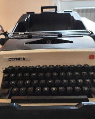 Macchina da scrivere Olympia