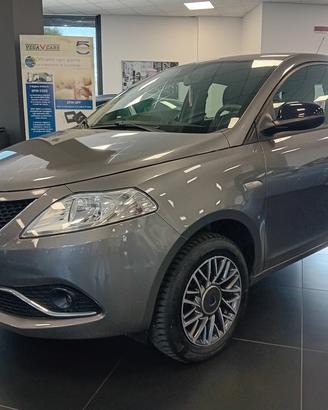 Lancia Ypsilon 0.9 TwinAir 85 CV 5 porte Metano Ec