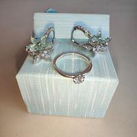 Anello più orecchini