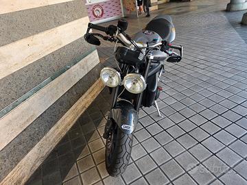 Triumph 675 anno 2009