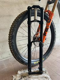 rockshox boxxer 200mm 27.5