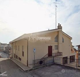 FABBRICATO SU TRE PIANI PER ATTIVITA' INDUSTRIALE