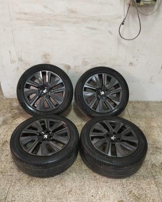 Cerchi e gomme Peugeot 2008 nuovo da 215/55/18