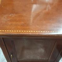 Coppia di comodini stile antico