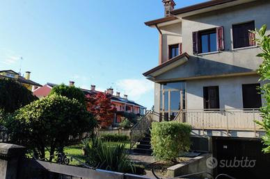 VILLA A SCHIERA A SANTO STINO DI LIVENZA