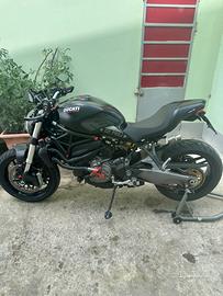 Ducati Monster 821 2018 - desmo fatto - perfetta