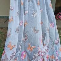 tenda bianca con farfalle