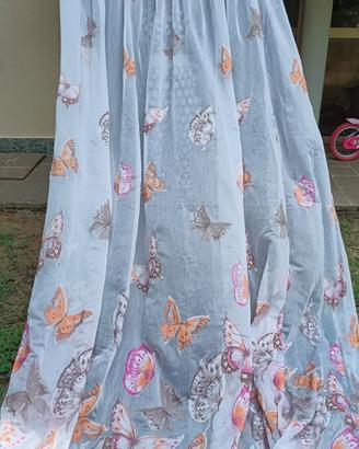 tenda bianca con farfalle