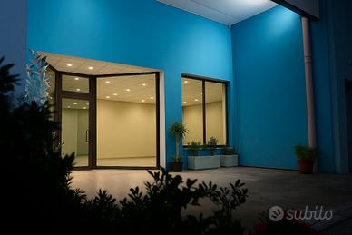 Locale commerciale 330 mq con 3 posti auto