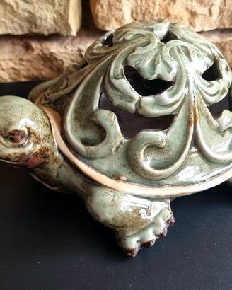 Portacandele in ceramica a forma di tartaruga