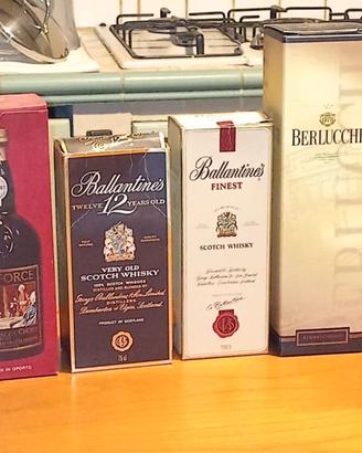 vari bottiglie da collezione