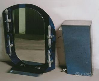 armadietto a specchio blu e specchio blu vintage