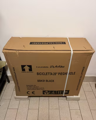 Biclicetta pieghevole con freno a disco nero