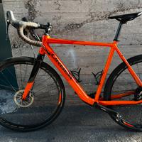 Gravel Orbea Gain 20 pedalata assistita