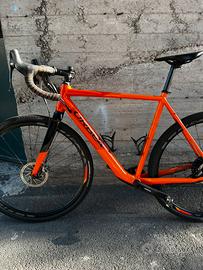 Gravel Orbea Gain 20 pedalata assistita