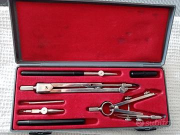 COMPASSO CON ACCESSORI per uso scolastico