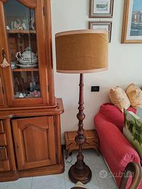 Lampada con piantana da soggiorno