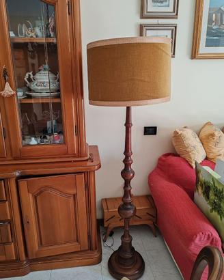 Lampada con piantana da soggiorno