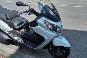 MaxSym 400i