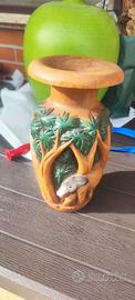 Vaso decorativo in legno intagliato