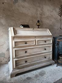 Cassettone con ribalta scrittoio decorato a mano 