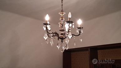 Lampadario vintage elegante con pendenti in crista