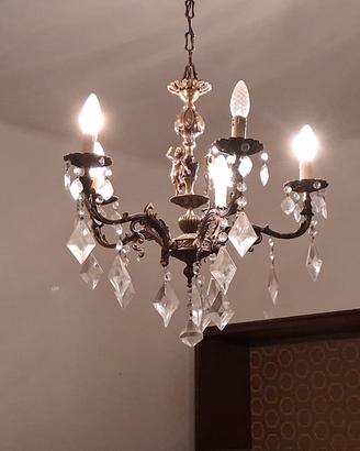 Lampadario vintage elegante con pendenti in crista