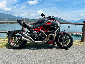 Ducati Diavel Carbon Red