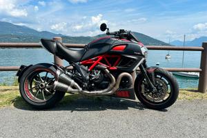 Ducati Diavel Carbon Red