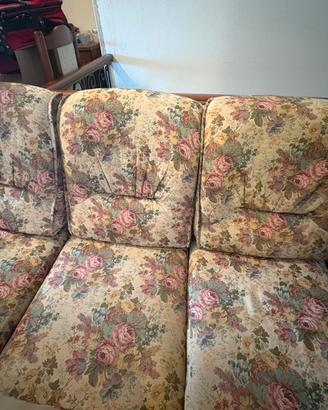 Divano con struttura in legno