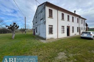 Casa indipendente di 400 m² con più di 5 locali a 