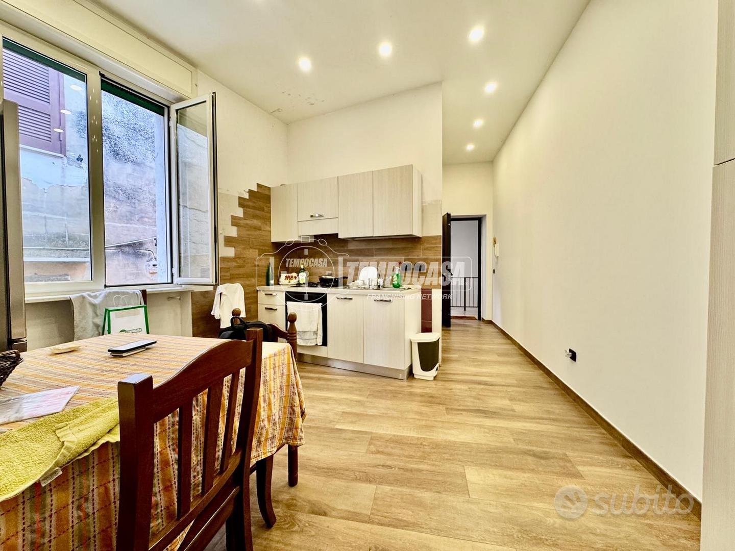 Apartment in Napoli, San Ferdinando, Municipalità 1 - Altro
