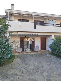 VILLA A SCHIERA A ANZIO