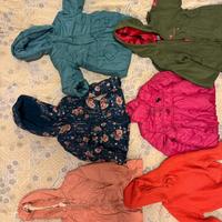 giacche, pigiami, sacchi lavorati a maglia.