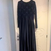 Abito lungo in pizzo e raso blu