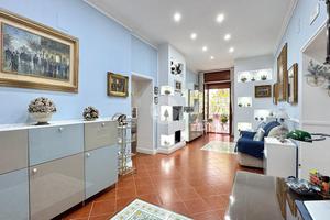 4 LOCALI A NAPOLI