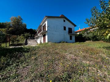 Casa Indipendente con garage e giardino