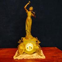 Statua in bronzo e onice  con orologio