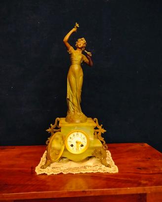 Statua in bronzo e onice  con orologio