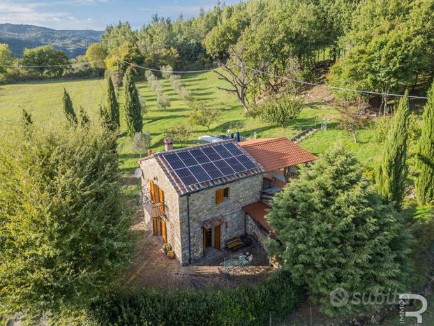 rustico circondato dal verde